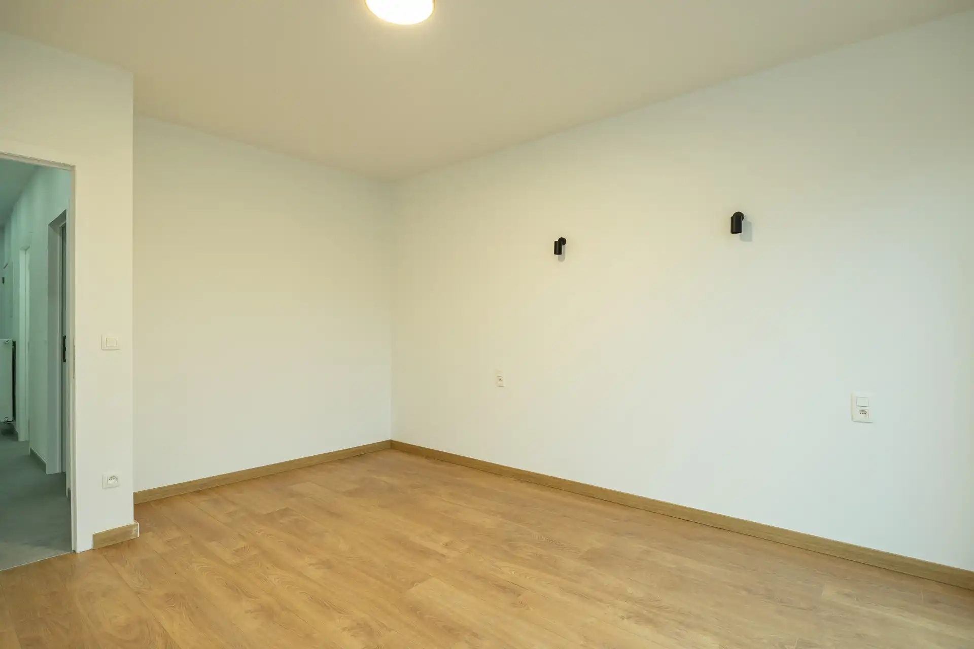 Gerenoveerd glvl met 2 slaapkamers, terras en tuin foto 10