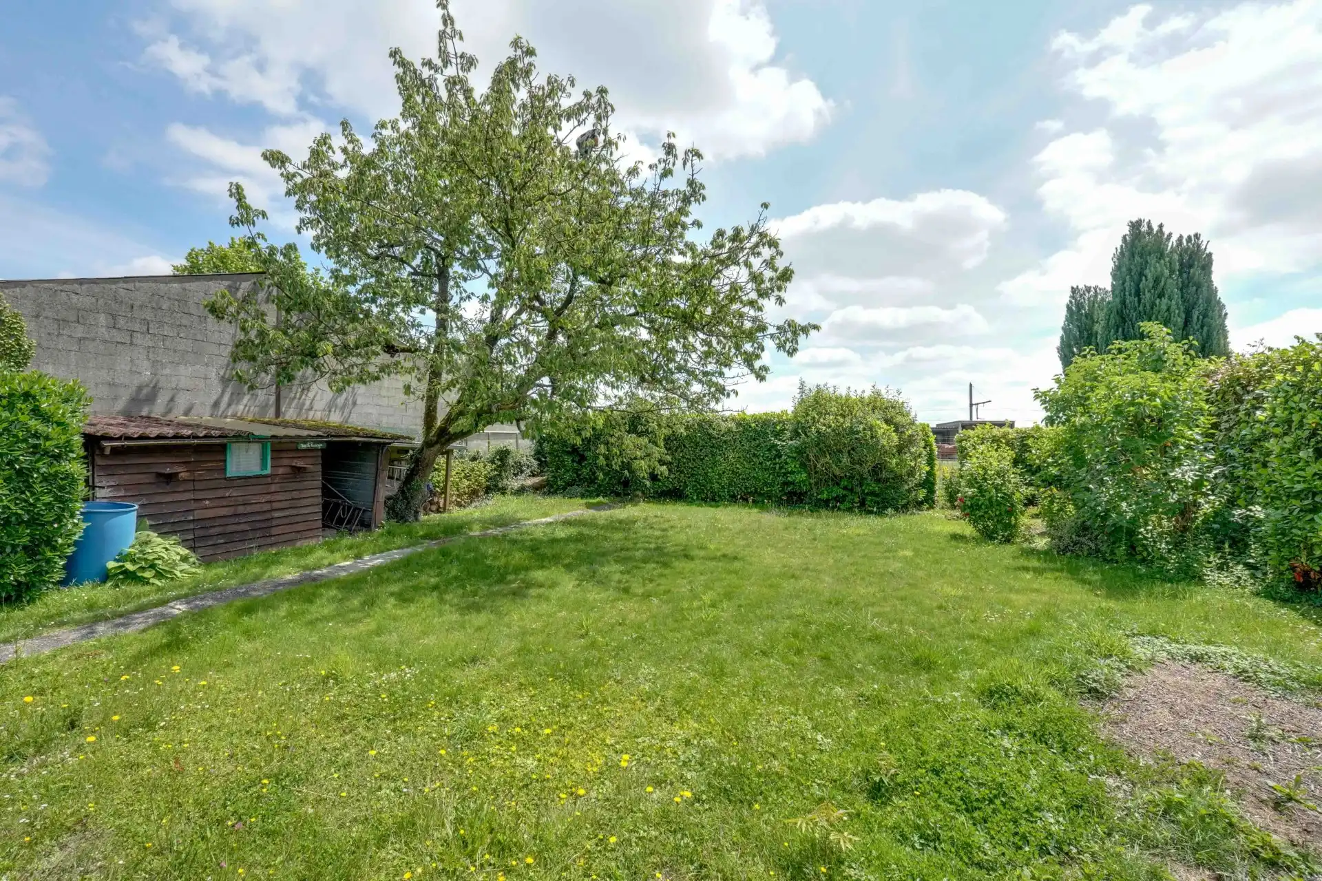 Ruime gezinswoning met tuin foto 29