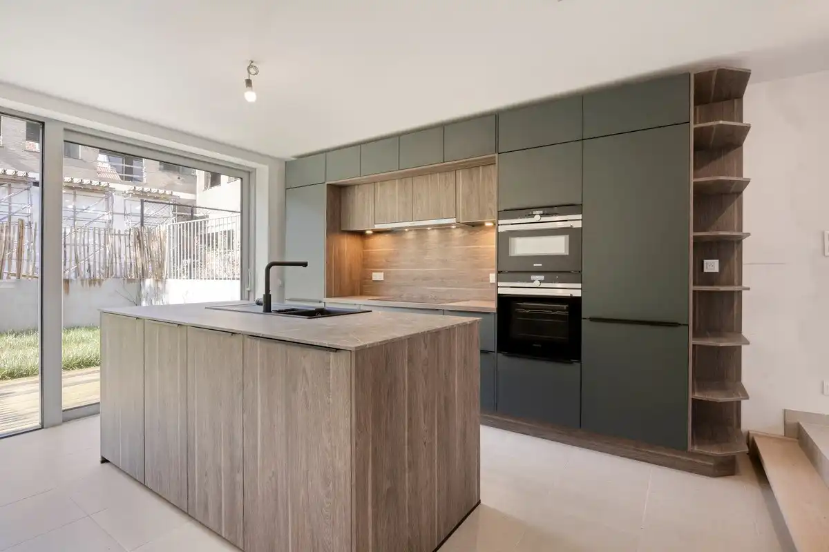 Instapklare woning met zeer goede afwerking, 3 slaapkamers, 3 badkamers, tuin, terras en autostaanplaats in het centrum van Tienen – EPC 27 kWh/m² - bewoonbare  foto 11