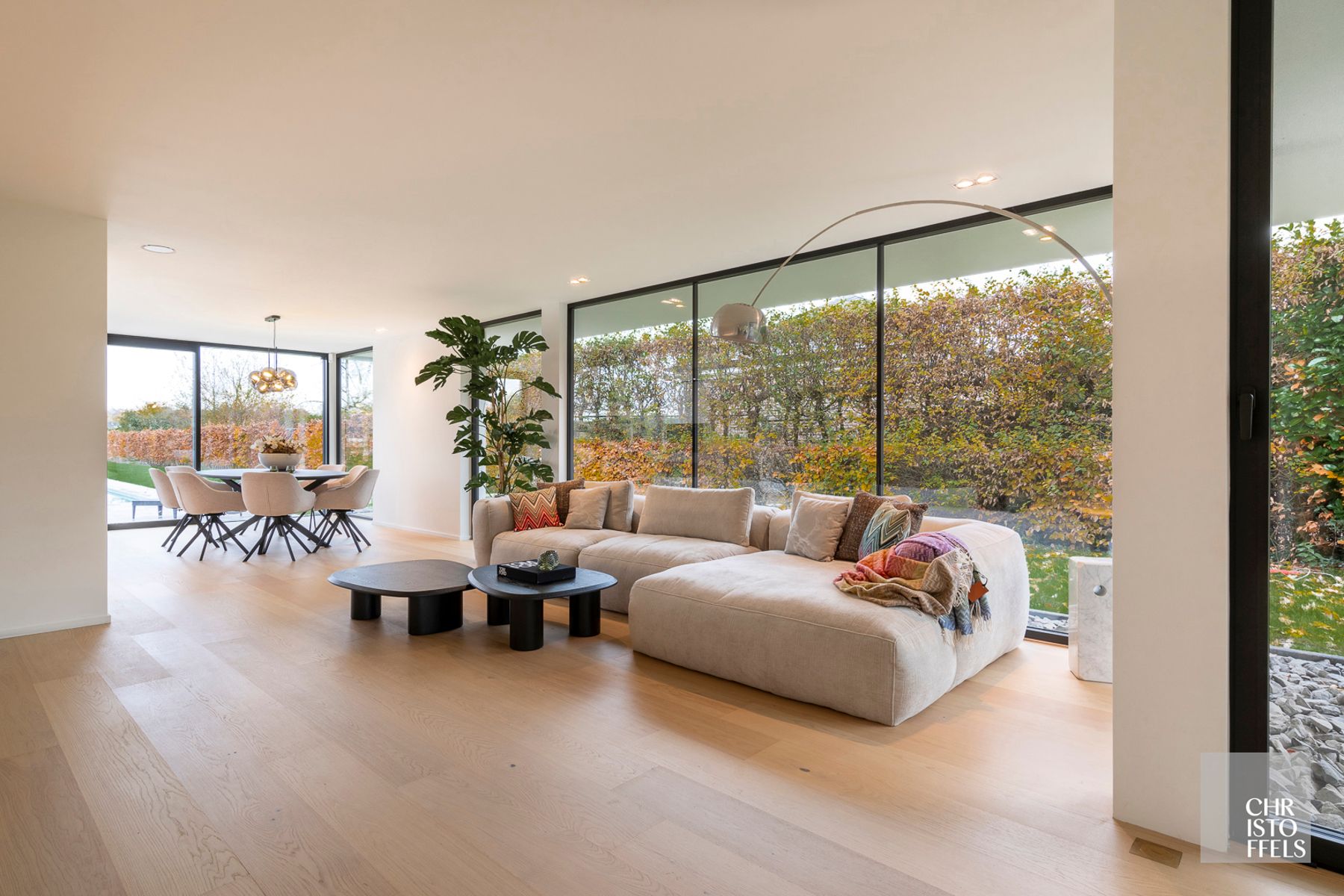 High-end gerenoveerde eigentijdse villa op een perceel van 4.379m² te Hasselt! foto 31