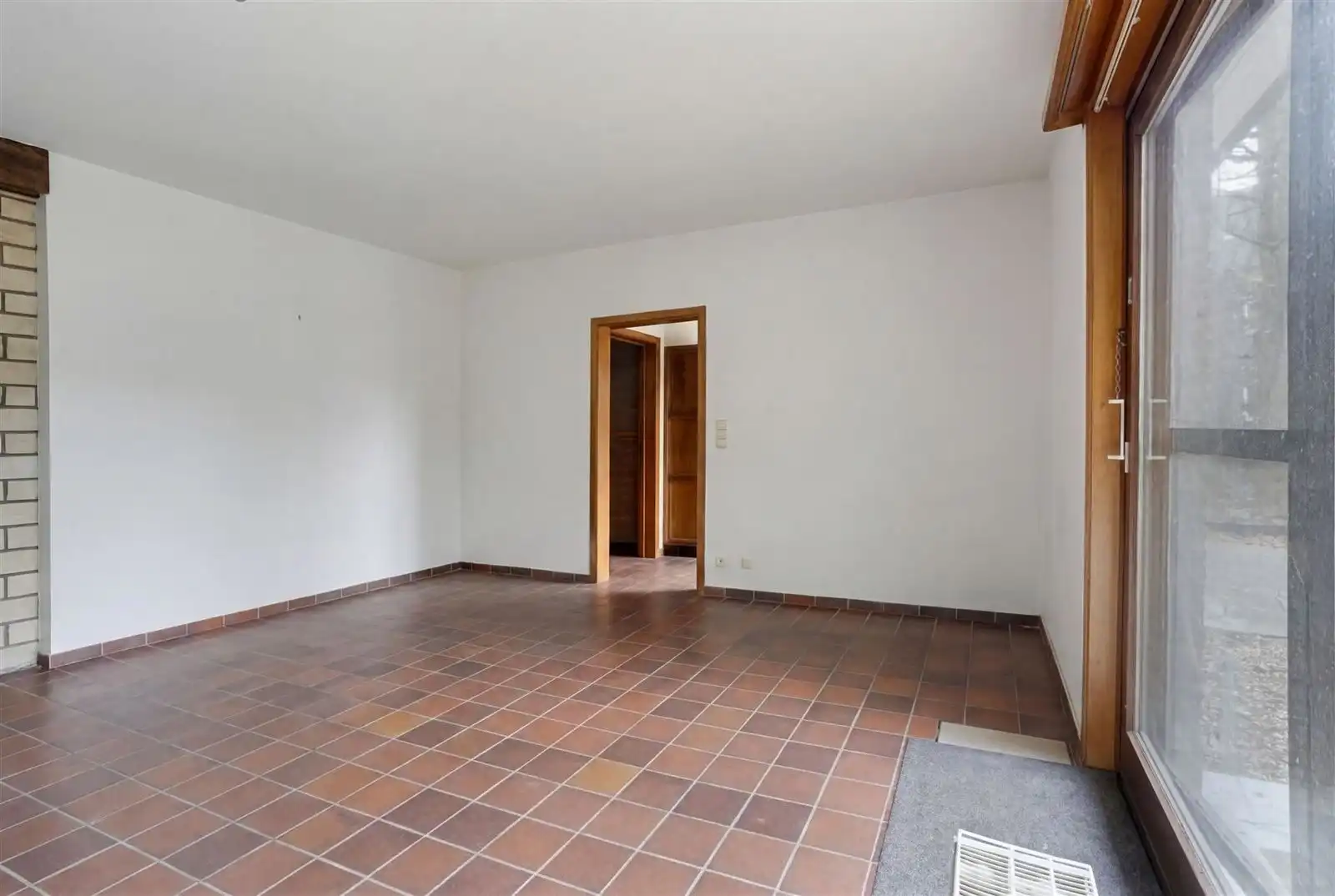 Villa op te frissen in hartje Pajottegem foto 7