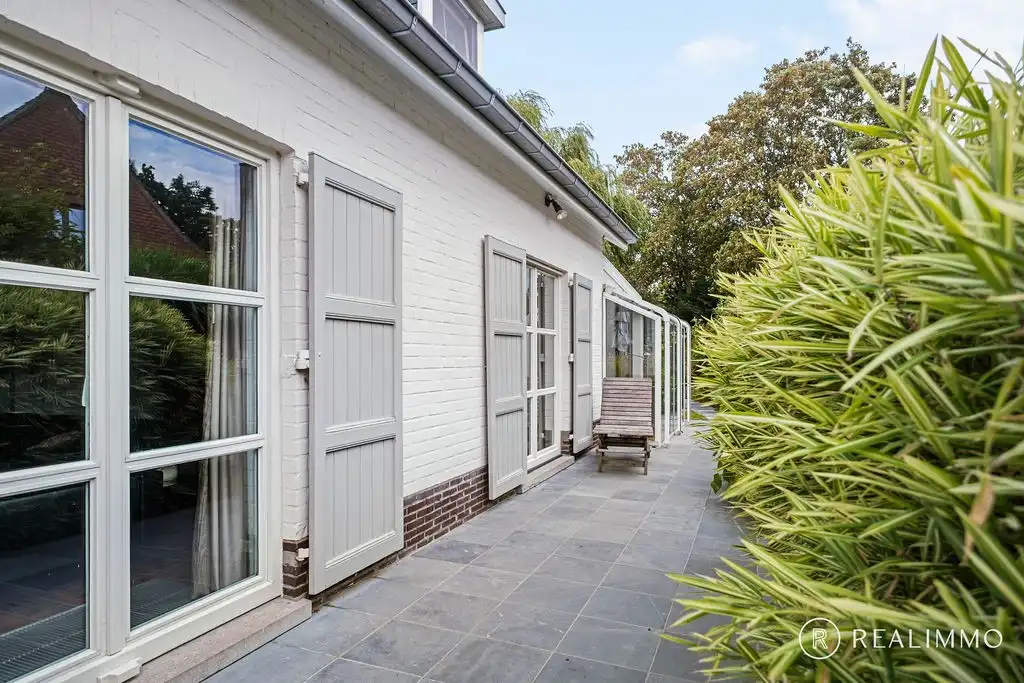Ruime alleenstaande woning met prachtige tuin in Kooigem foto 21