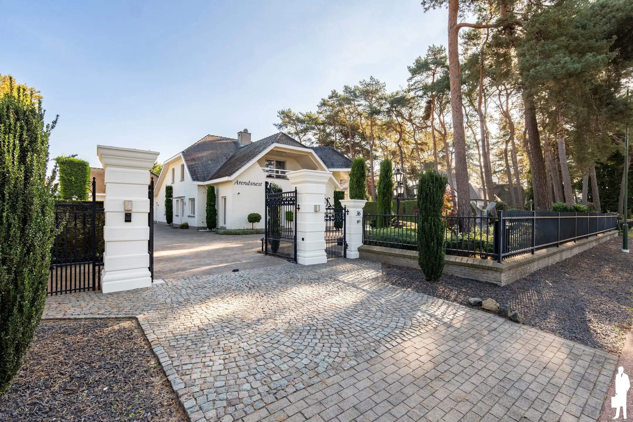 Architectenvilla: B-label, 5 à 6 slpk., 3 bk., nabij Nederl. foto {{pictureIndex}}
