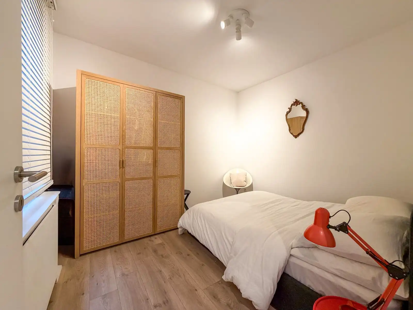 Zonovergoten én gerenoveerd appartement met 2 slpk aan de Groentemarkt in Oostende. foto 7