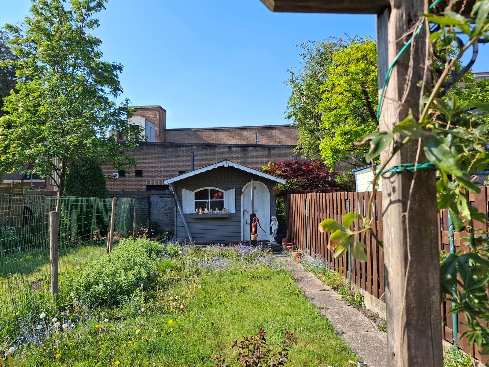 Centraal gelegen rijwoning met stadstuin foto 12