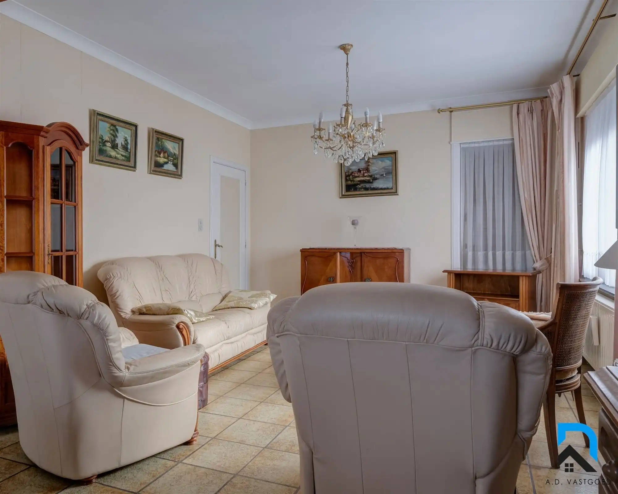 Mooie woning met grote tuin foto 8