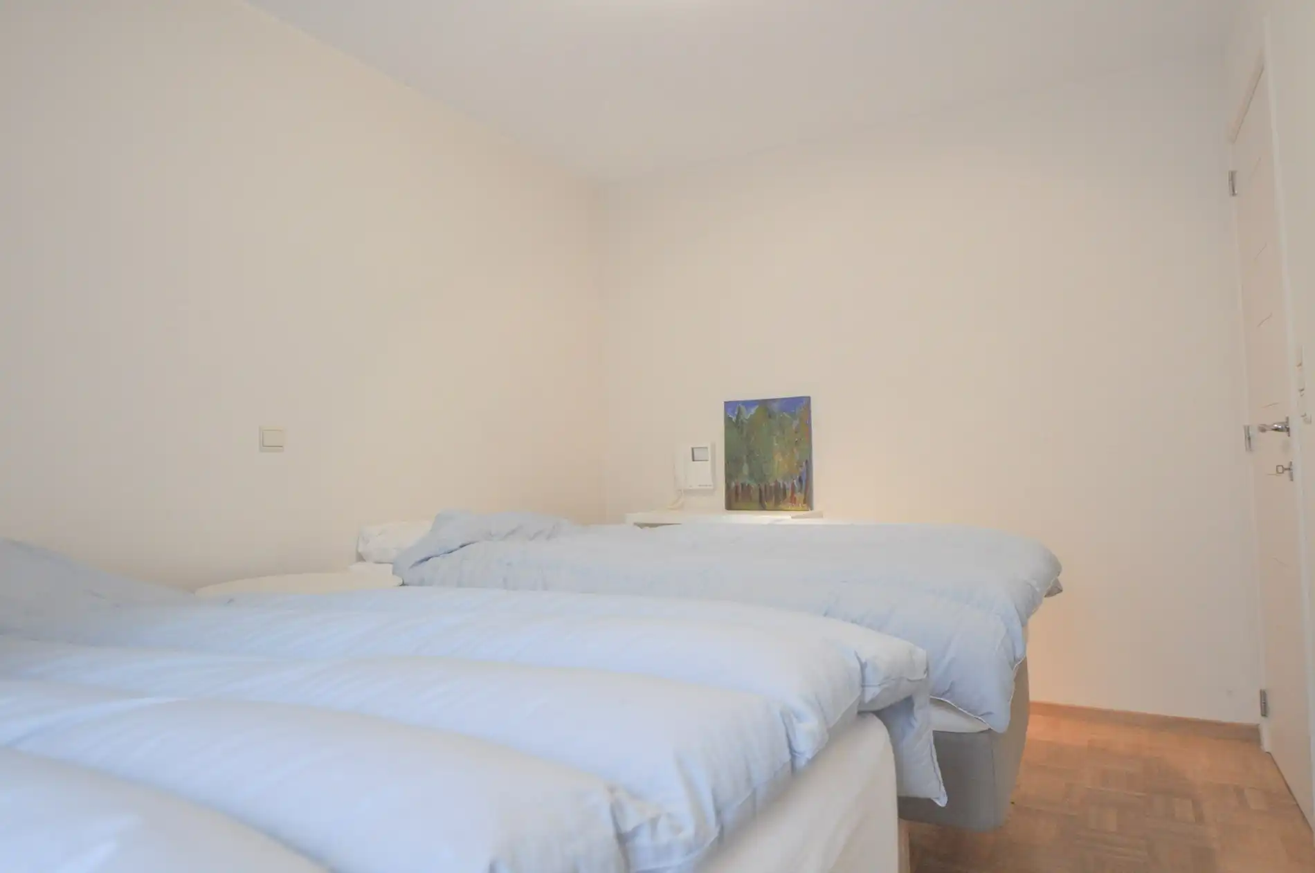 Lichtrijk appartement met een ruim zuidwest gericht terras gelegen nabij het commercieel centrum en het strand. foto 11