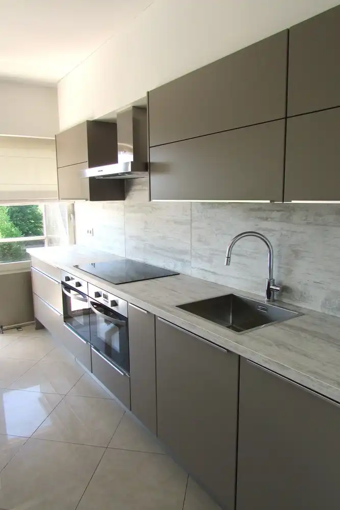 Zonnig appartement met garage en kelder - ideale investering! foto 5