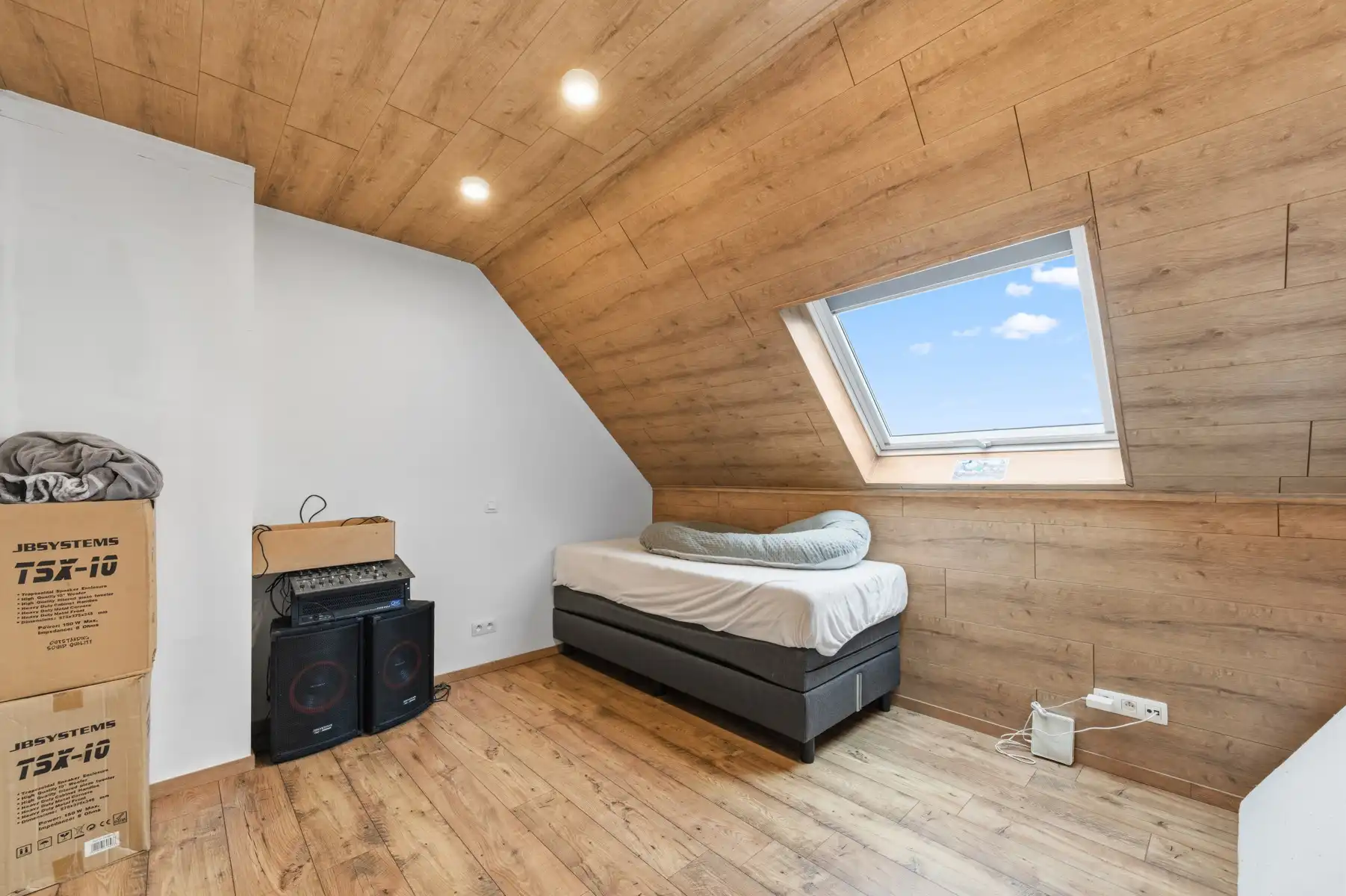 Recente BEN villa met 1,7 ha weiland foto 16