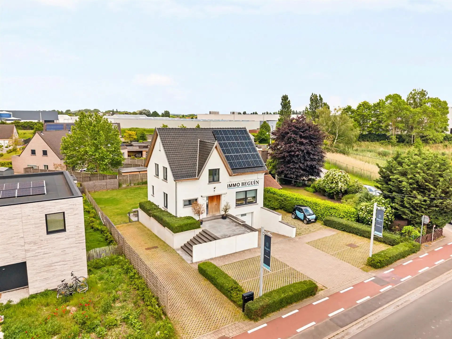 Ideaal kantoorgebouw/praktijk met appartement/extra kantoor foto 2