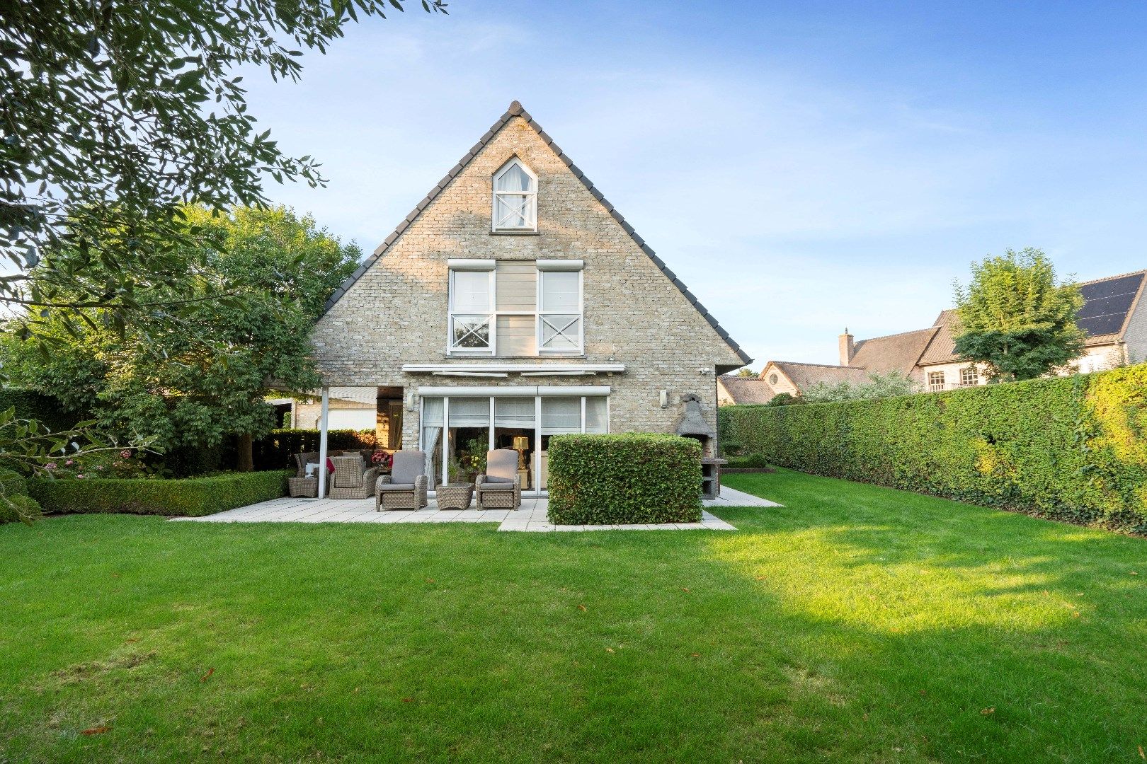Alleenstaande villa met perfect georiënteerde tuin foto 3