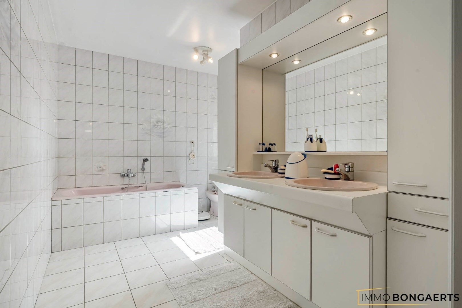 Ruime, rustig gelegen woning met drie slaapkamers foto 12