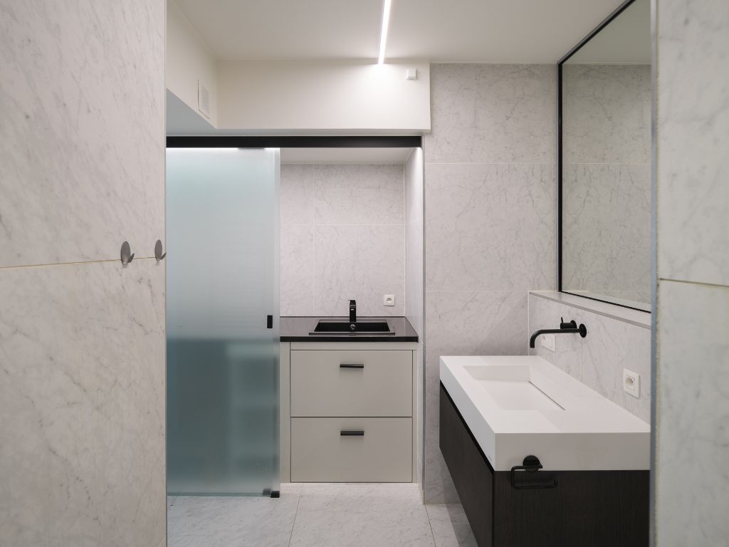 Luxueus en lichtrijk 2-slaapkamer appartement met ruim terras foto 14