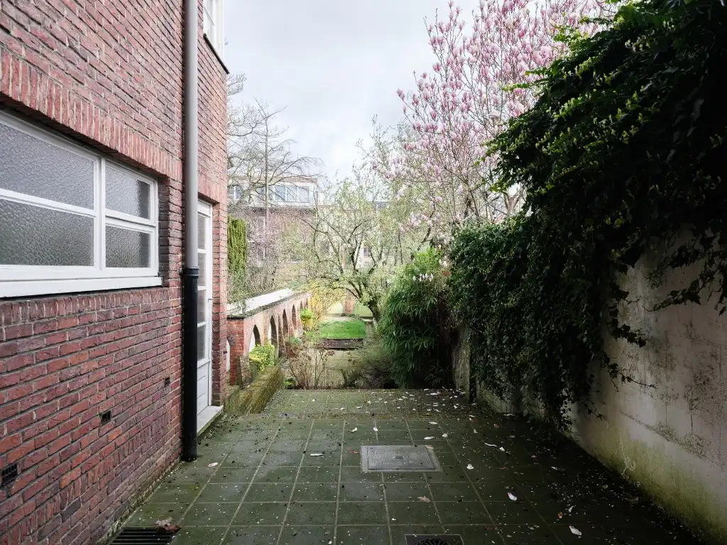 Uitzonderlijk aanbod aan het Miljoenenkwartier - Bijzonder karaktervolle, op te frissen, art-déco woning met fenomenale stadstuin nabij het Paul De Smet de Naeyerpark. foto 9