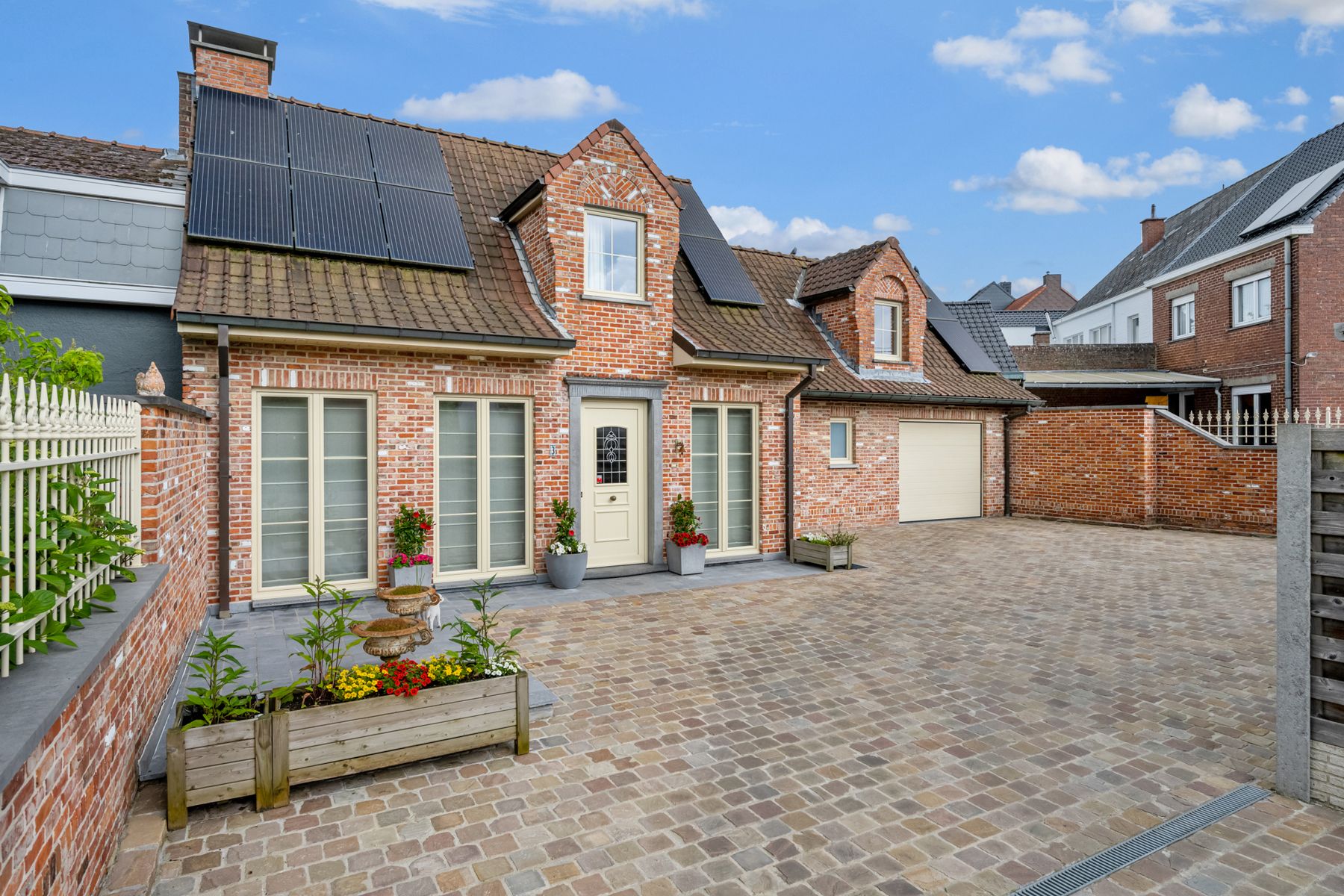 TE KOOP:Instapklare kwalitatieve woning met prachtige tuin! foto 2