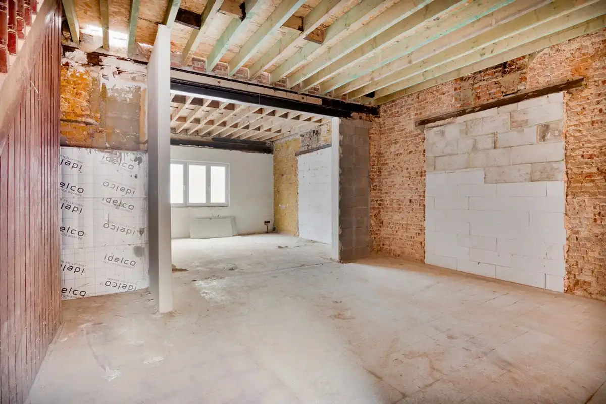 OPTIE        Te renoveren stadswoning foto 6