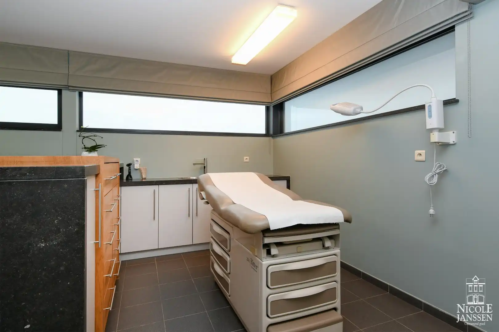 Verzorgde ruime woning met gelijkvloers praktijkgedeelte en prachtige tuin foto 14