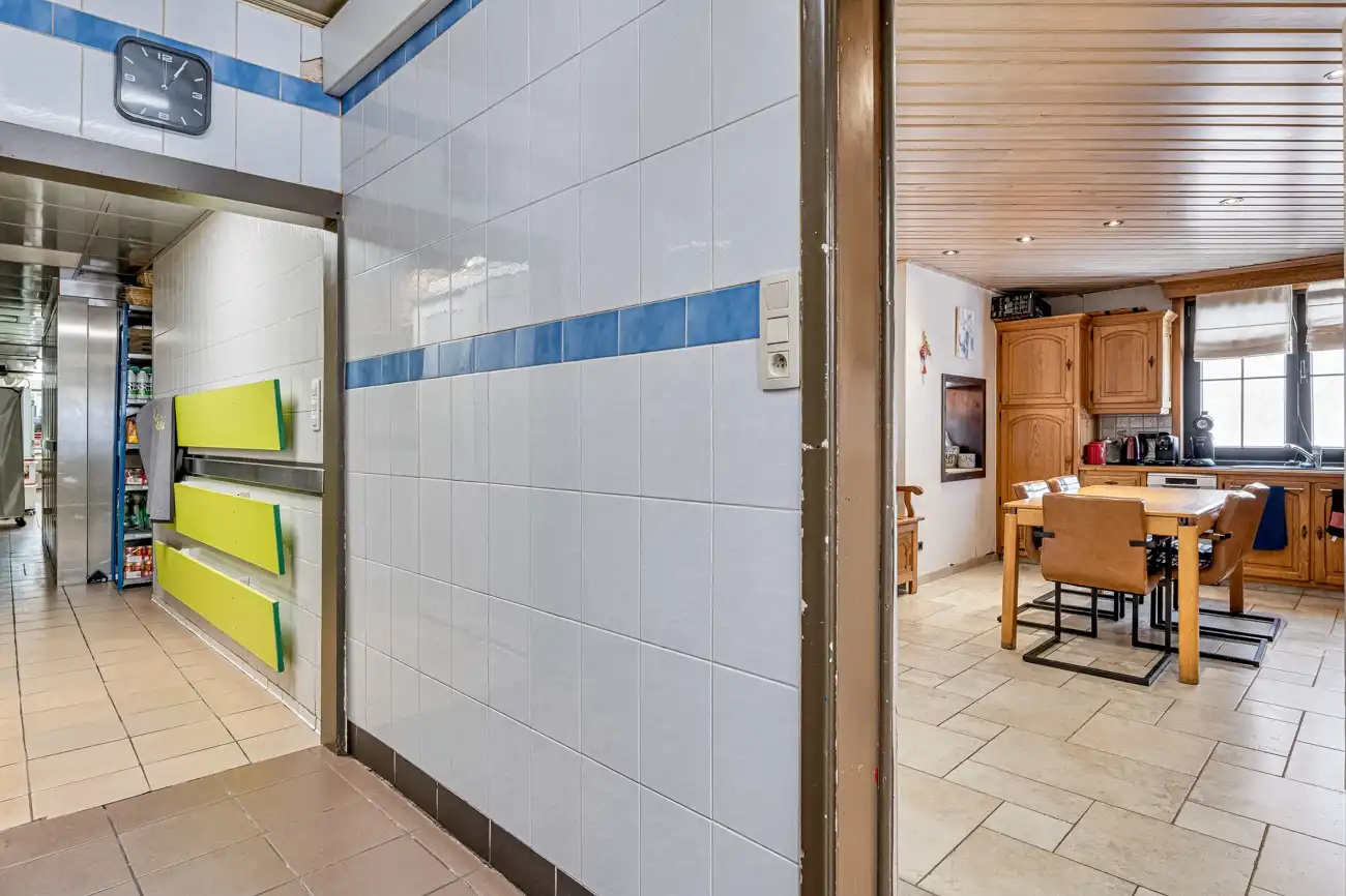 Te renoveren halfopen woning met inpandige garage, grote werkruimte (ca. 145m²) en aangename tuin met open zicht in Ertvelde! foto 20