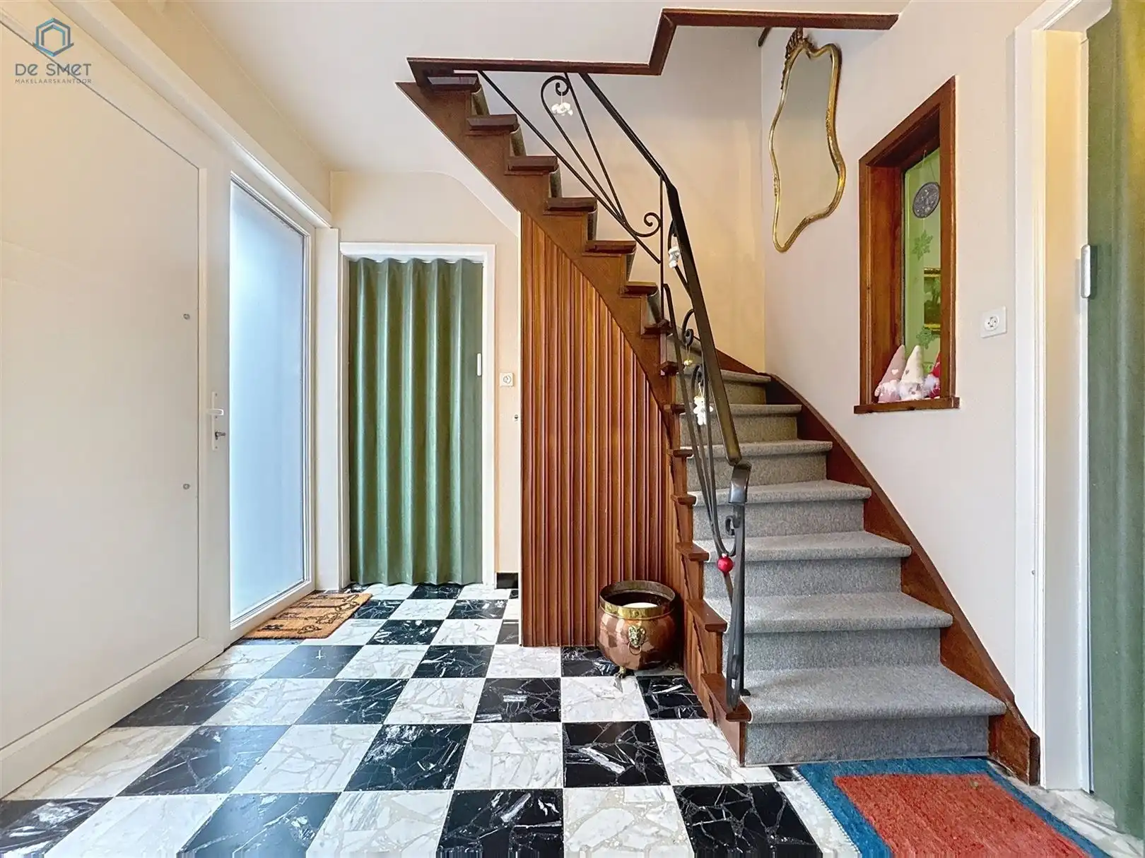 Gezinswoning met 3 slks in doodlopende straat foto 4