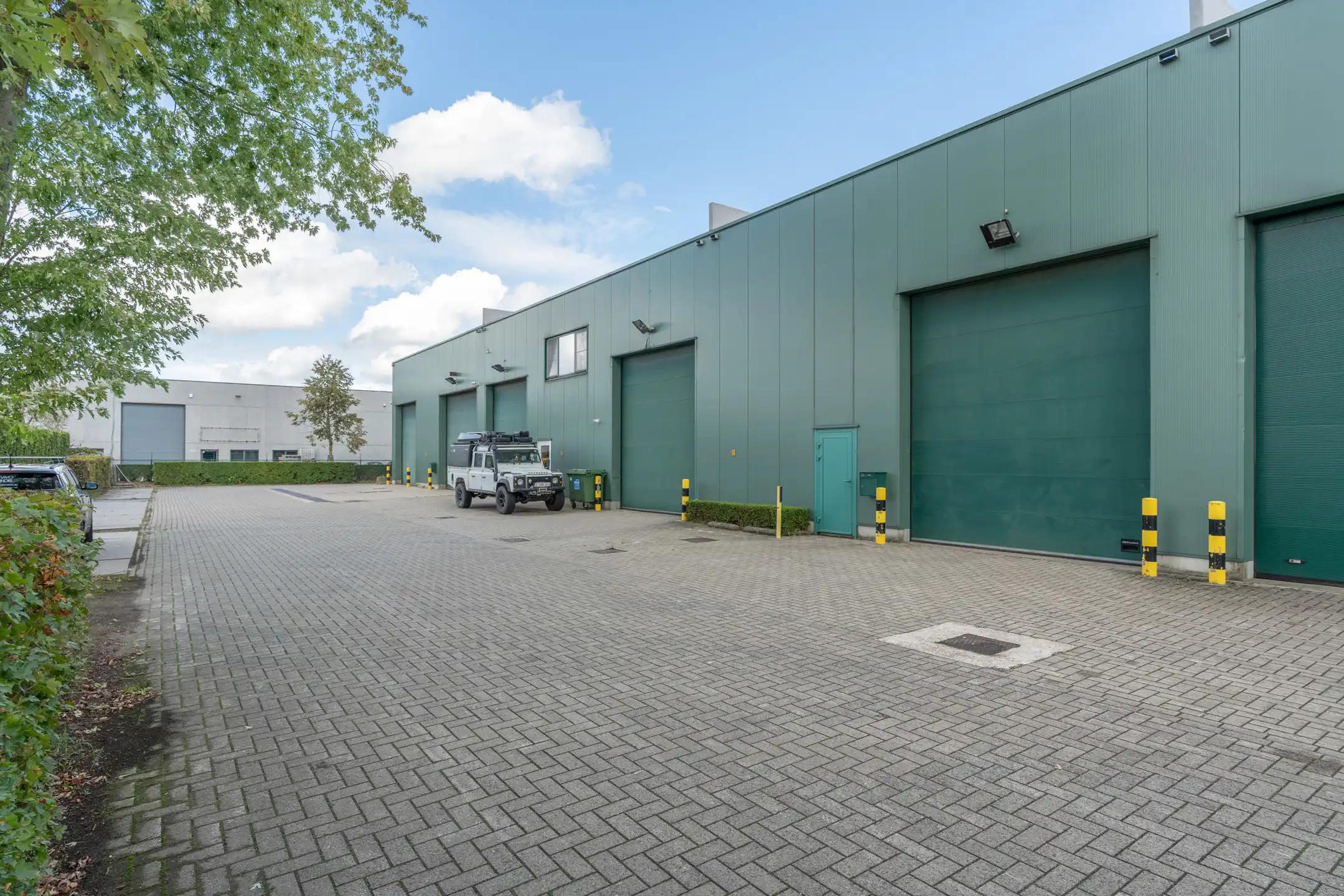 Goedgelegen KMO-unit met autostaanplaats te Lilsedijk Beerse foto 2