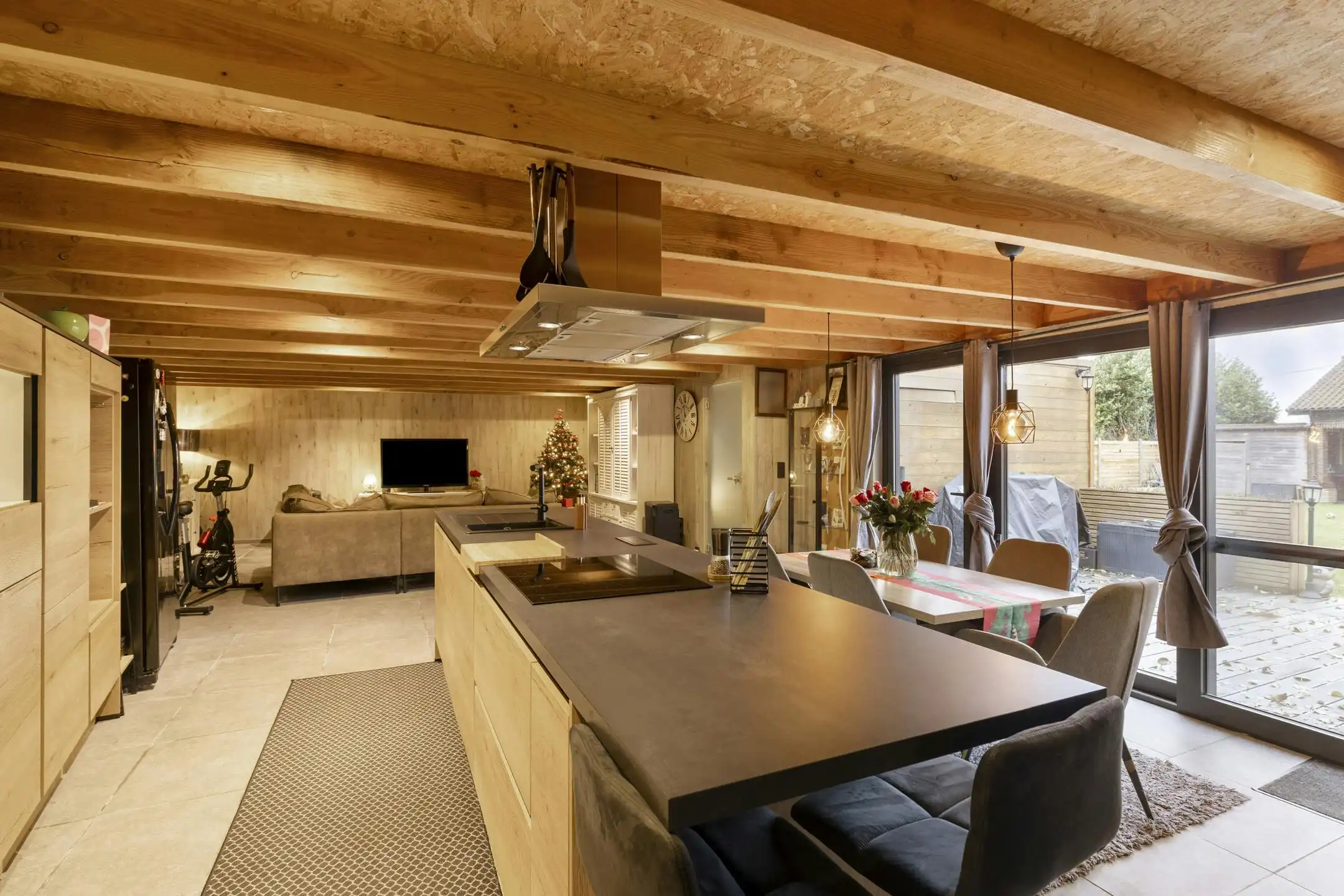 Ruime bungalow met gastenverblijf of ruimte voor bijberoep foto 27