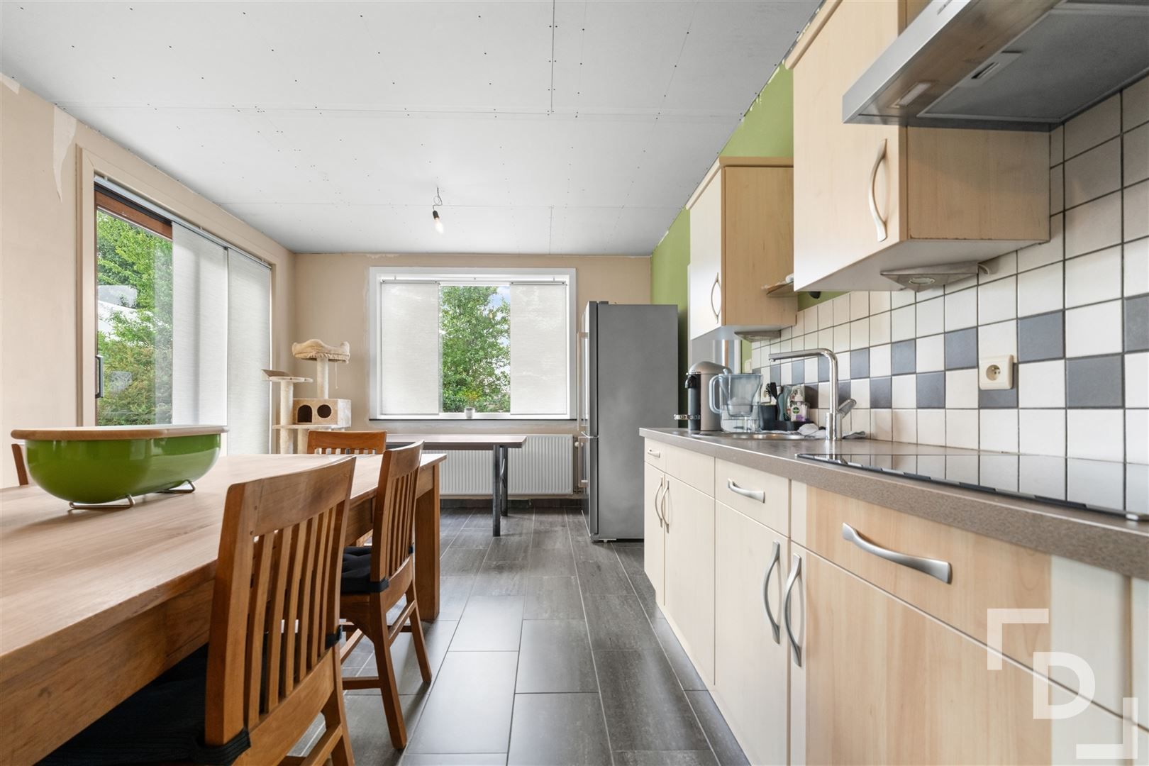 Karaktervolle woning met carport te koop in Stavele. foto 4