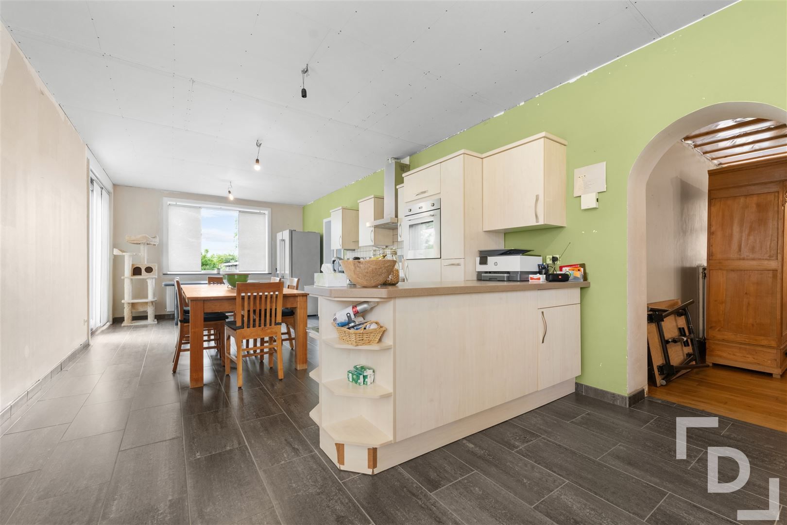 Karaktervolle woning met carport te koop in Stavele. foto 4