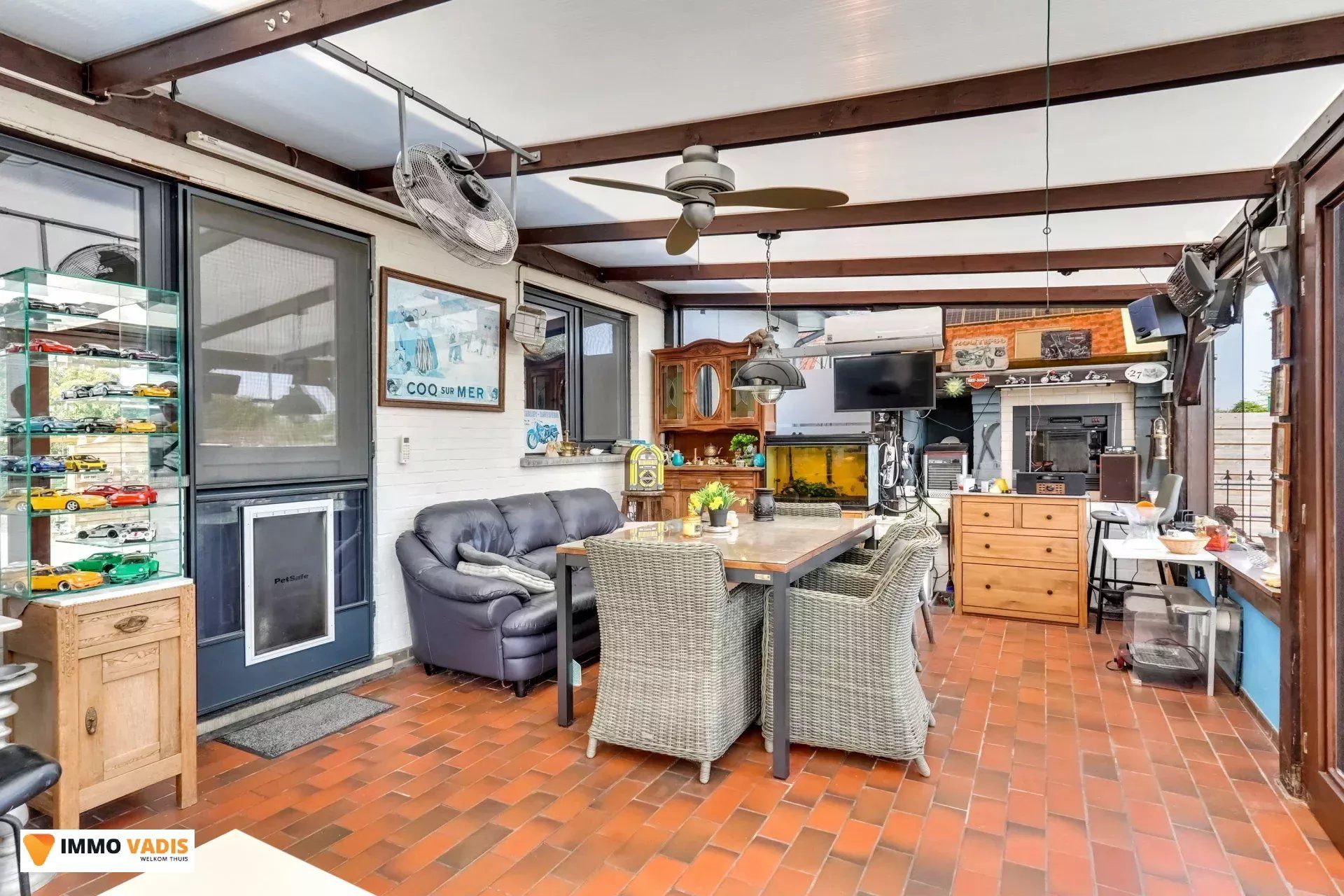 Te koop op lijfrente - Comfortabele villa met drie slaapkamers, twee garages en een magazijn. foto 23