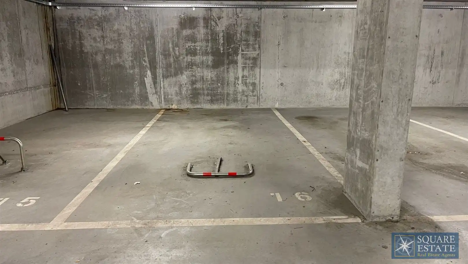 Garage/Parking foto 2