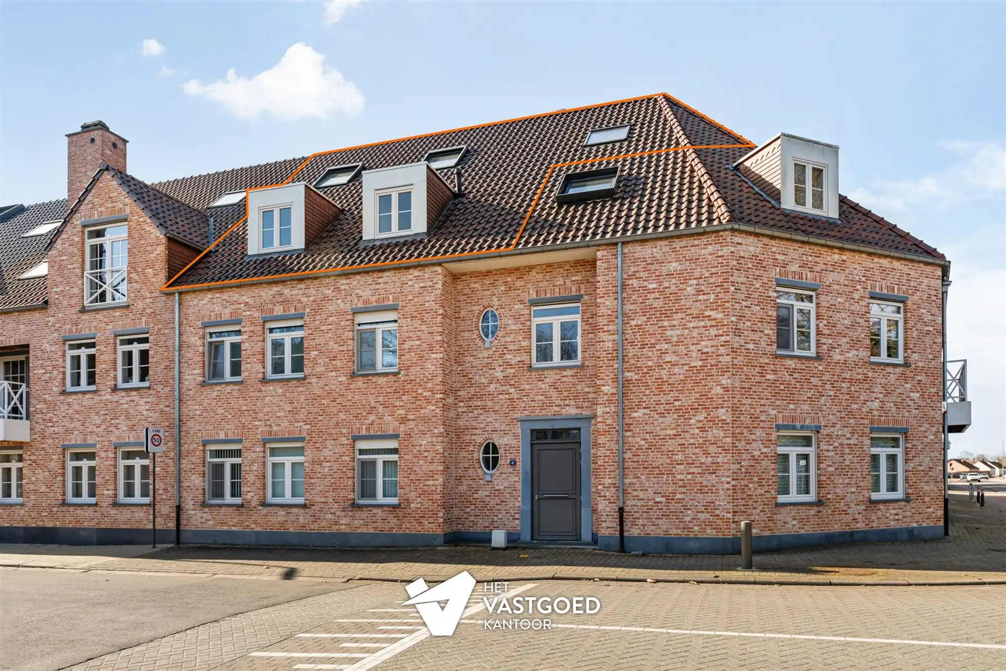 ZEER RUIM DUPLEX APPARTEMENT (158M²) MET 3 SLAAPKAMERS EN ONDERGRONDSE STAANPLAATS MET BERGING TE TESSENDERLO foto 2