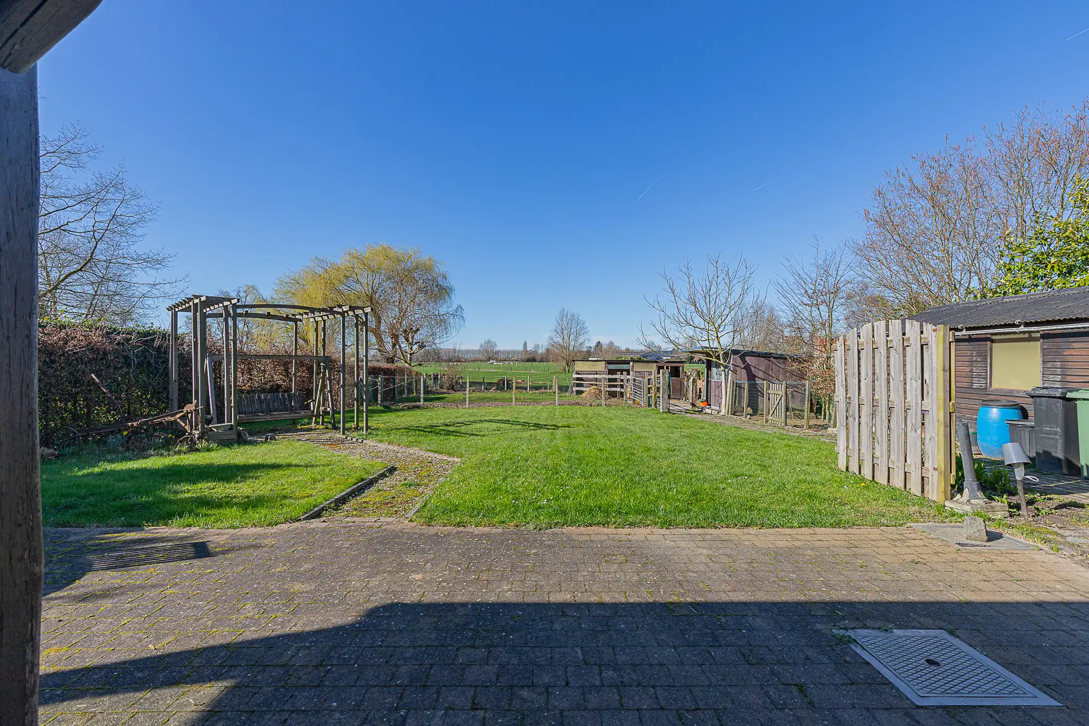 GIJZEGEM – Verzorgde 4-gevelwoning met zicht op de velden foto 3