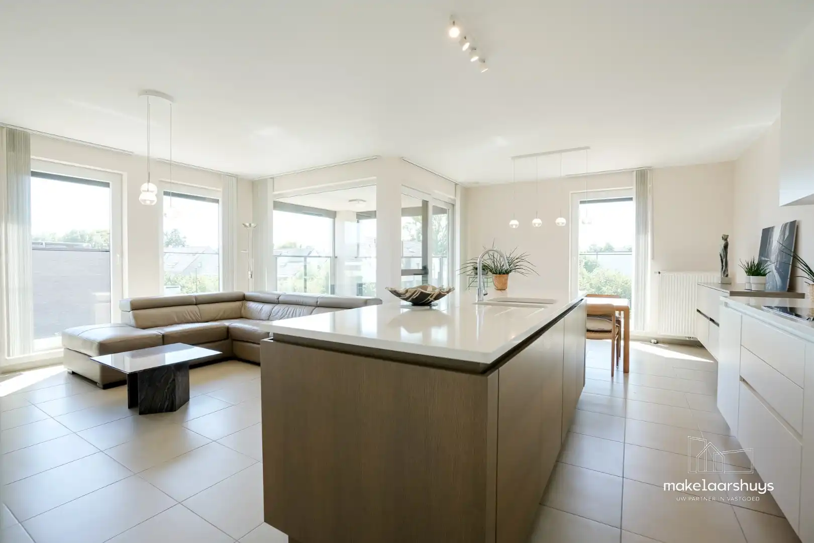 Schitterend 2-slp.app met terras en 2 garagestaanplaatsen  foto 4