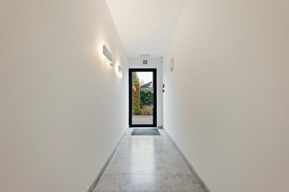 MODERN GELIJKVLOERS APPARTEMENT MET TERRAS EN STAANPLAATS IN SINT-TRUIDEN foto 13