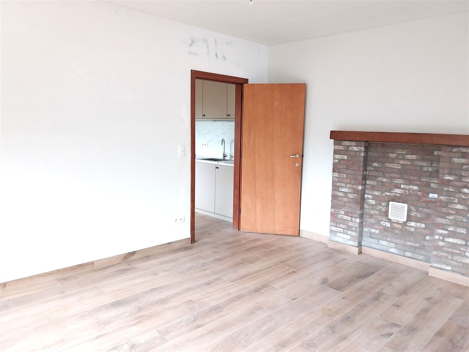 TE HUUR: gerenoveerde woning met 3 slaapkamers te Paal! foto 6
