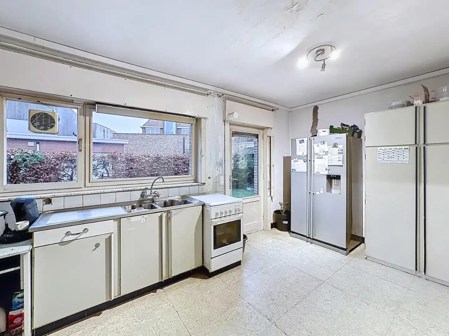 Statige villa met 4 slaapkamers en bureau foto 12