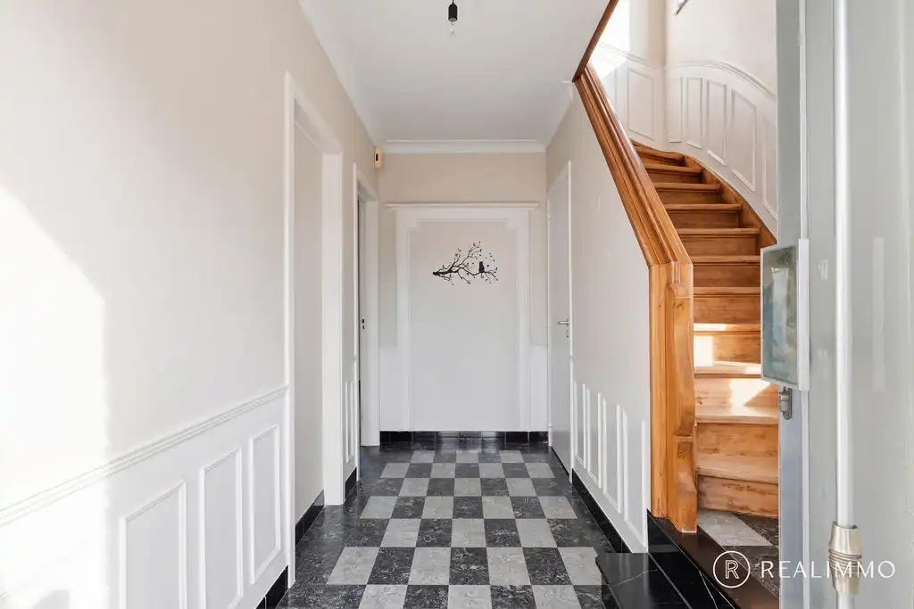 Ruime gezinswoning te Harelbeke foto 2