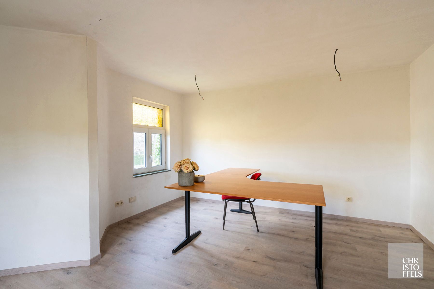 Op te knappen woning (157m²) op een ruim perceel van 1.451m²!  foto 10