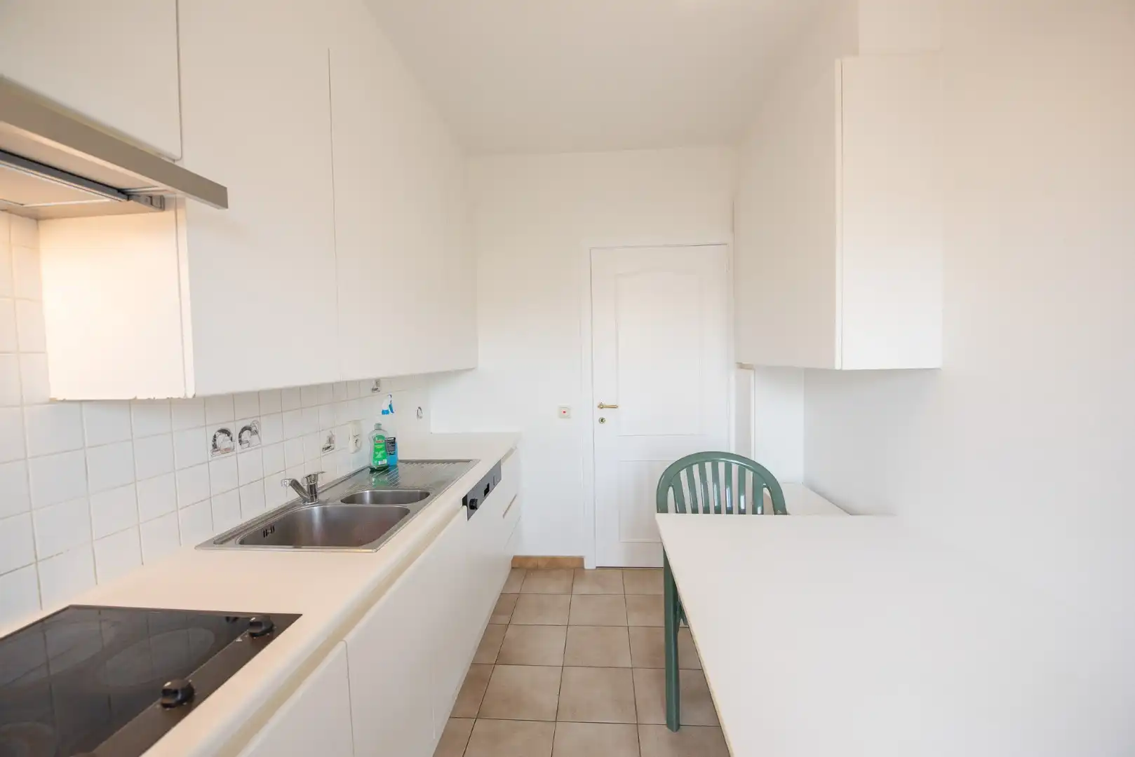 Instapklare woning met tuin en 2 garages in Oeselgem. foto 5