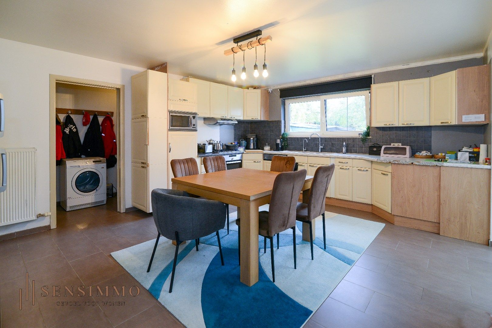 Halfopen woning met 3 slaapkamers en ruime tuin foto 9