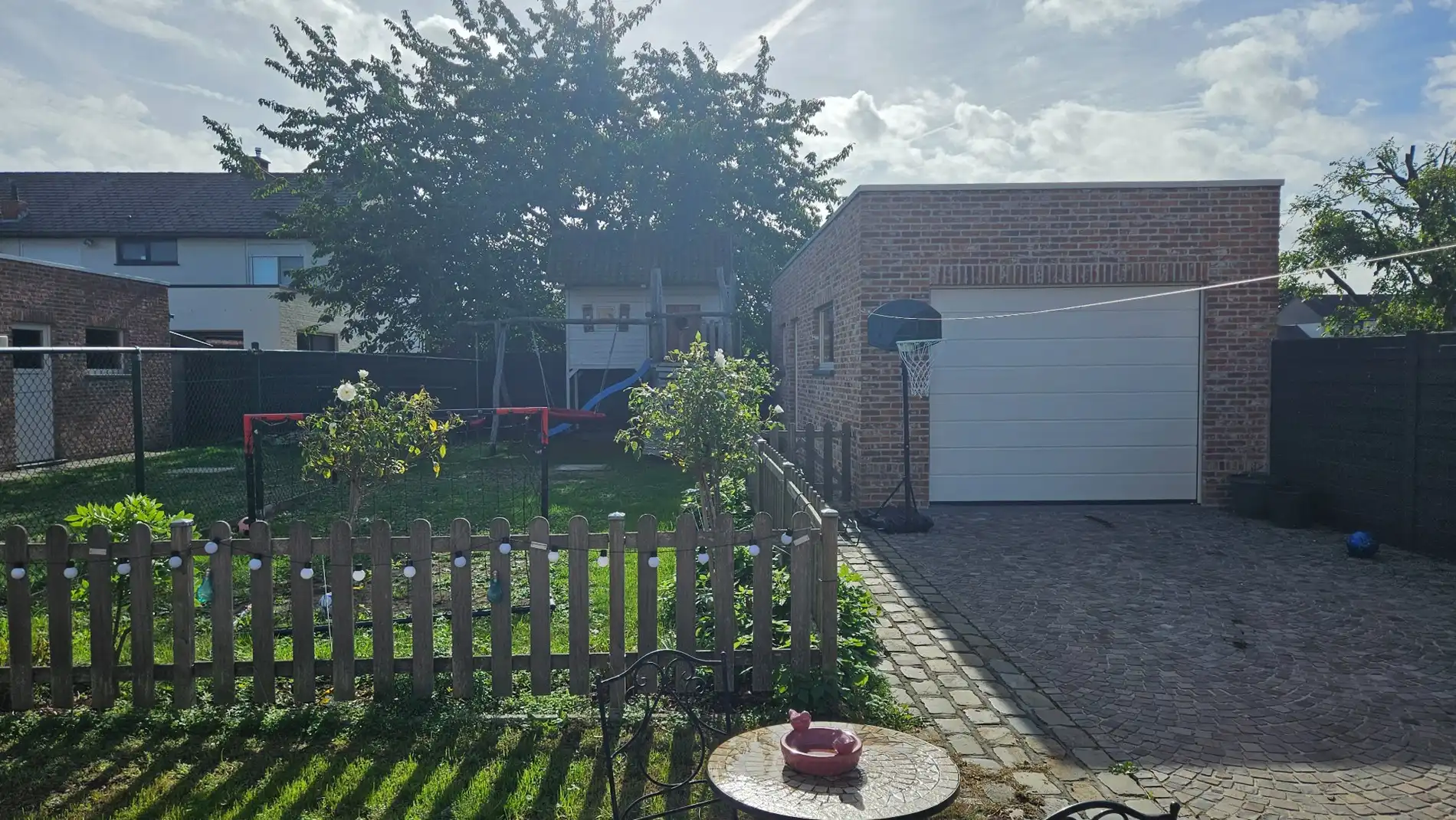 Uiterst ruime woning met 3 slk, 2 garages en tuin foto 8