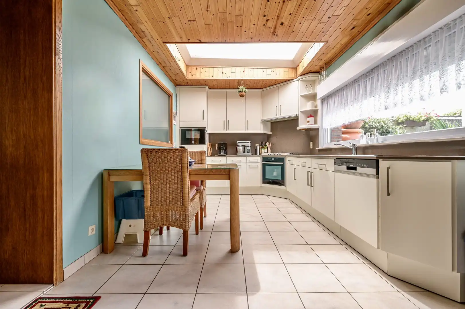 CENTRAAL GELEGEN,  INSTAPKLARE WONING MET GARAGE EN ACHTERUITWEG foto 7