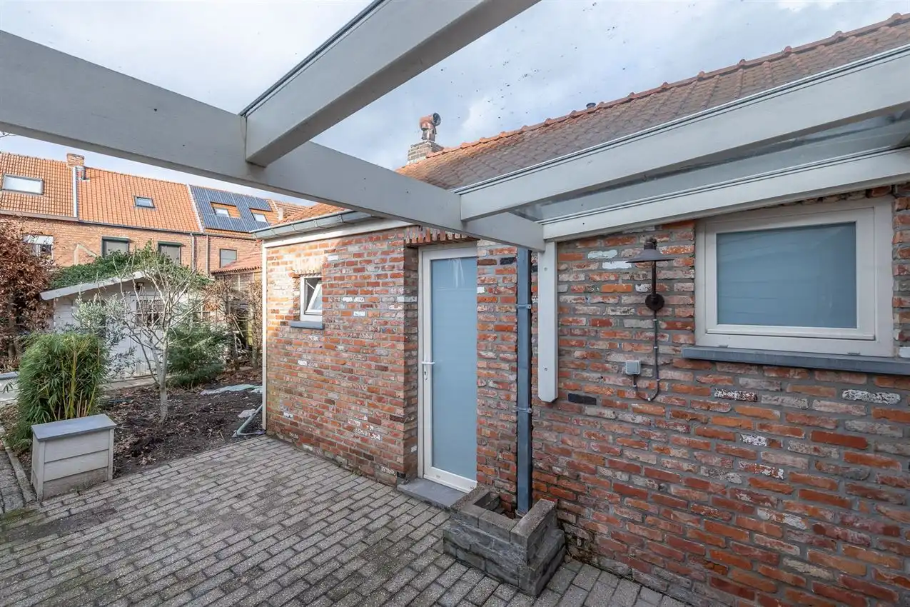 Stadswoning met drie slpk en tuintje op gunstige locatie foto 10