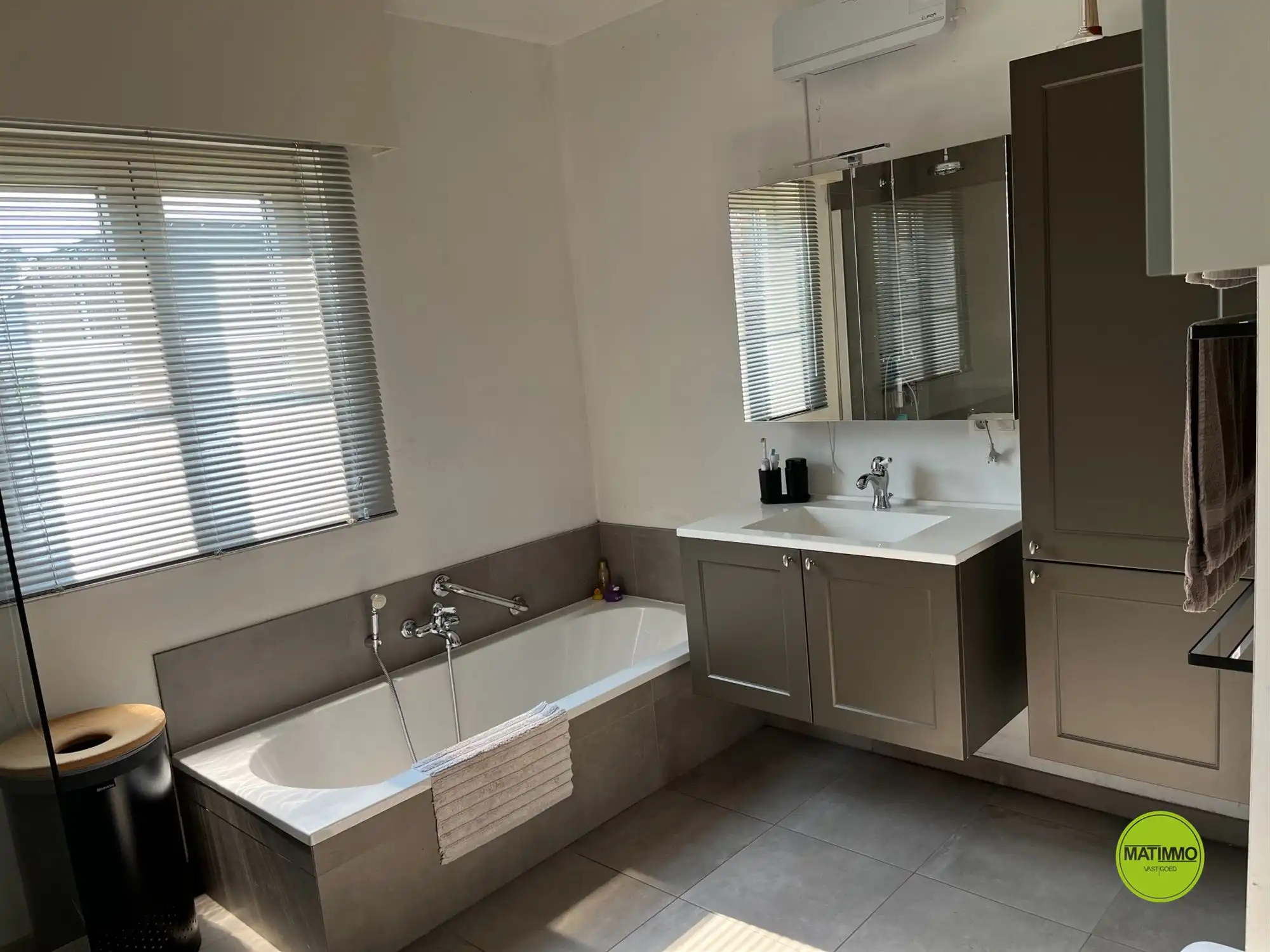 Instapklare BEN-woning in rustige, groene straat te Mol foto 14