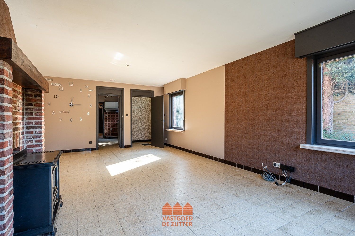 Te renoveren halfopen bebouwing in rustige doodlopende straat foto 6