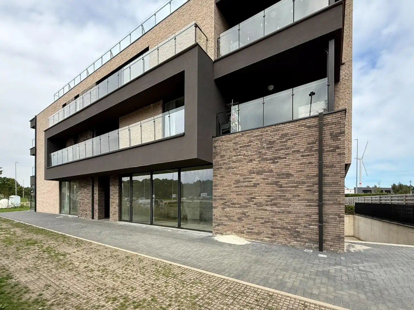 Centraal gelegen commerciële ruimte van 300 m² in Ham met parkeergelegenheid foto 21