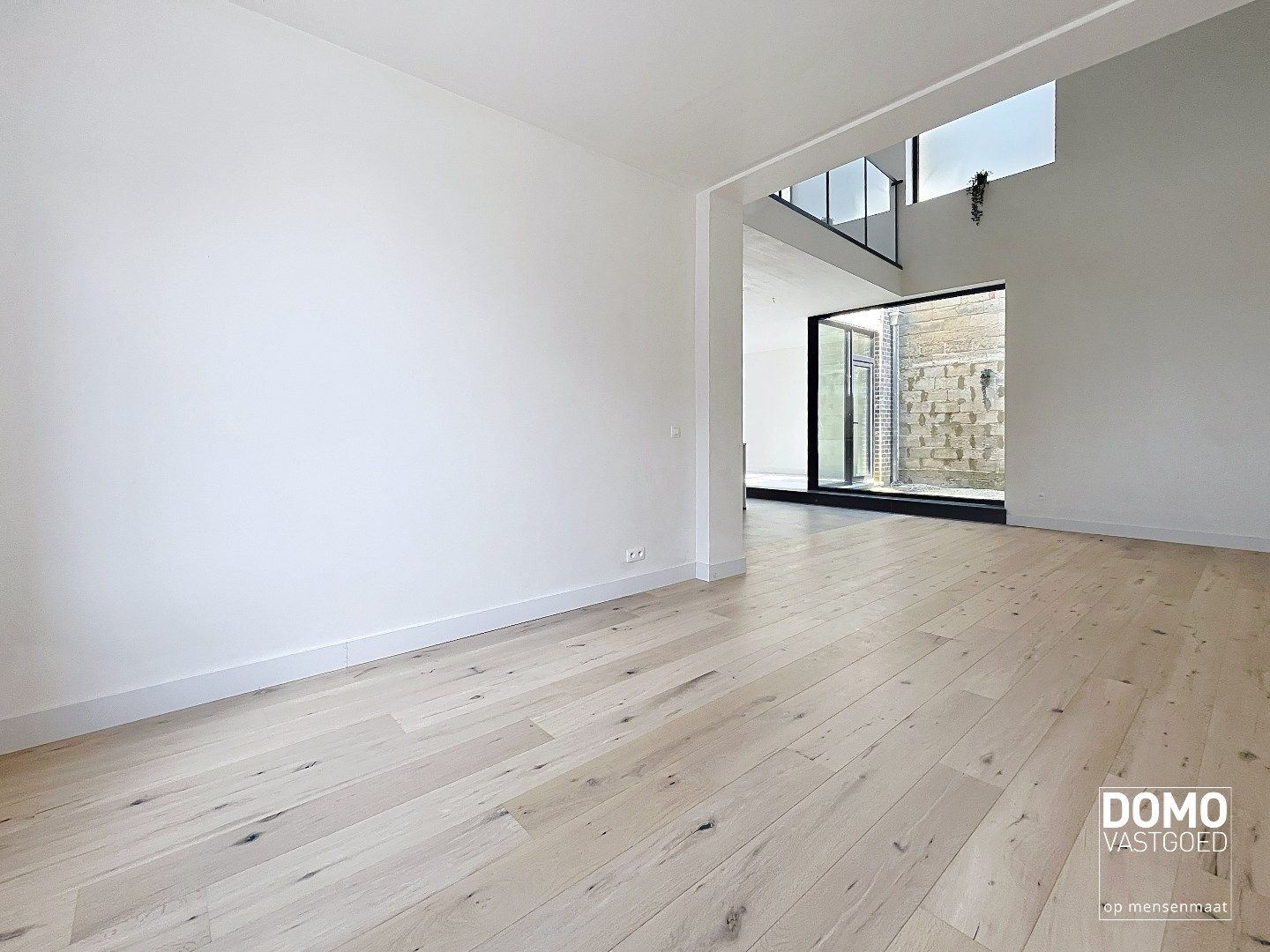 PRACHTIG GERENOVEERDE, LICHTRIJKE WONING MET 3 SLAAPKAMERS, 2 BADKAMERS, EEN ZONNIGE TUIN EN 2 PARKEERPLAATSEN TE GINGELOM (MIELEN-BOVEN-AALST)   foto 4