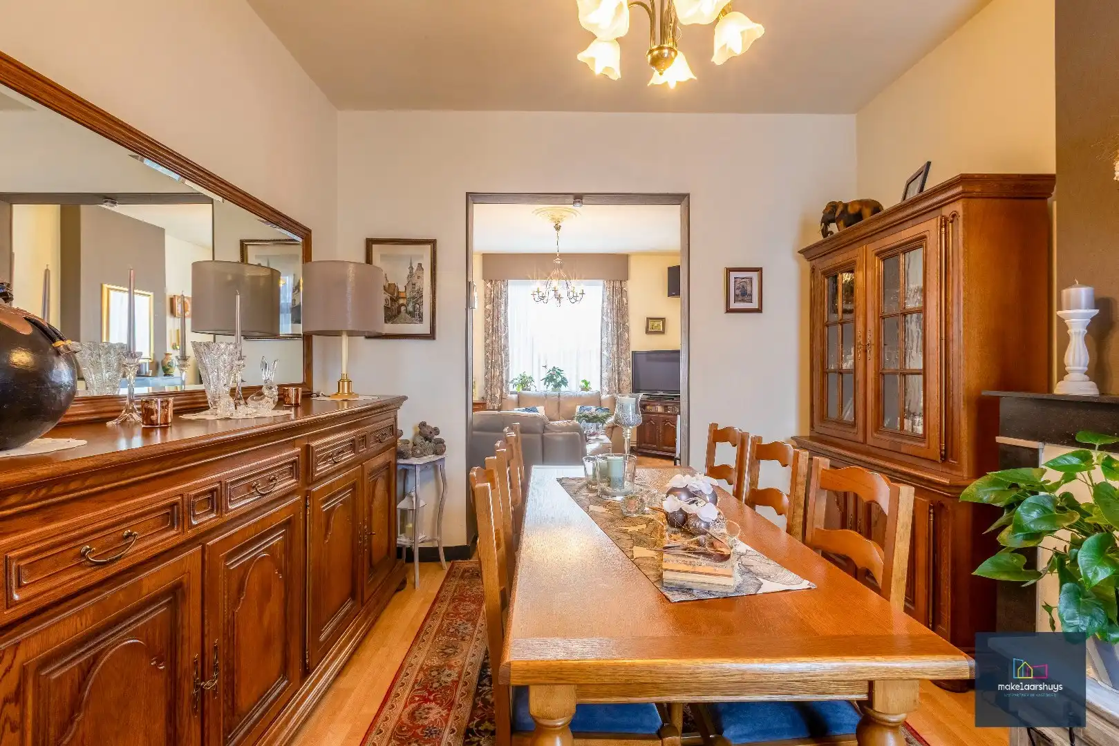 Verzorgde halfopen bebouwing met grote tuin en carport  foto 9