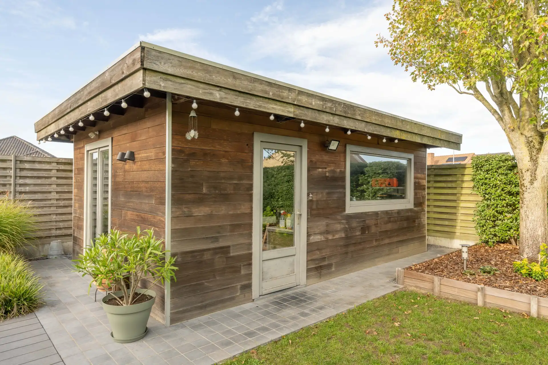 Knappe, verzorgde alleenstaande hedendaagse woning met 3 slaapkamers, garage en een prachtige aangelegde tuin TE KOOP in Wielsbeke! foto 27