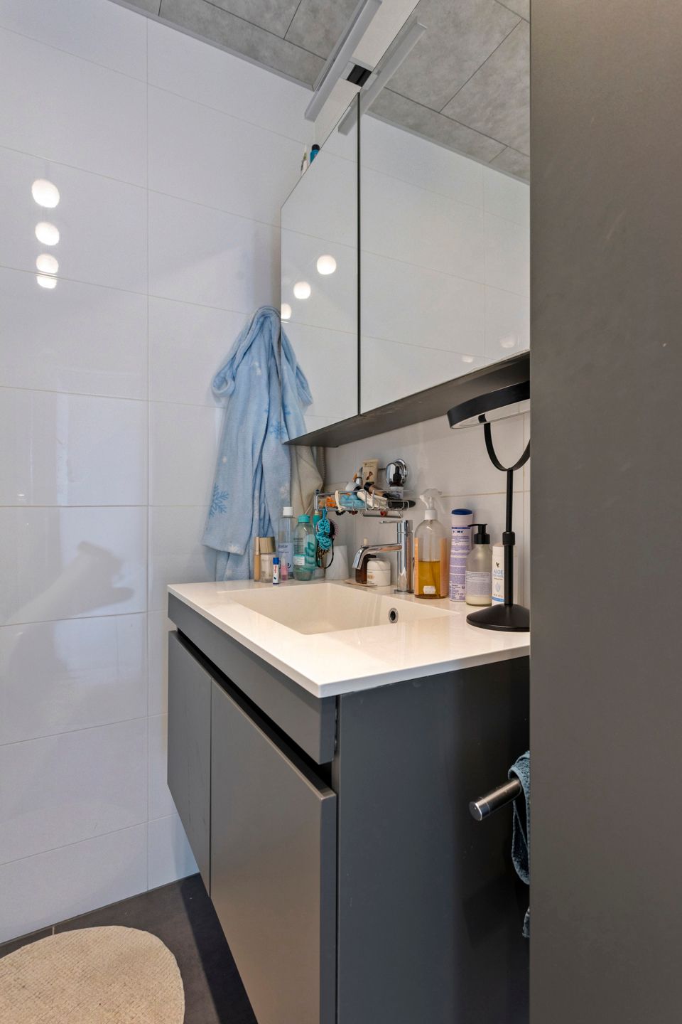 Recent appartement met 2 slpk & parking foto 12