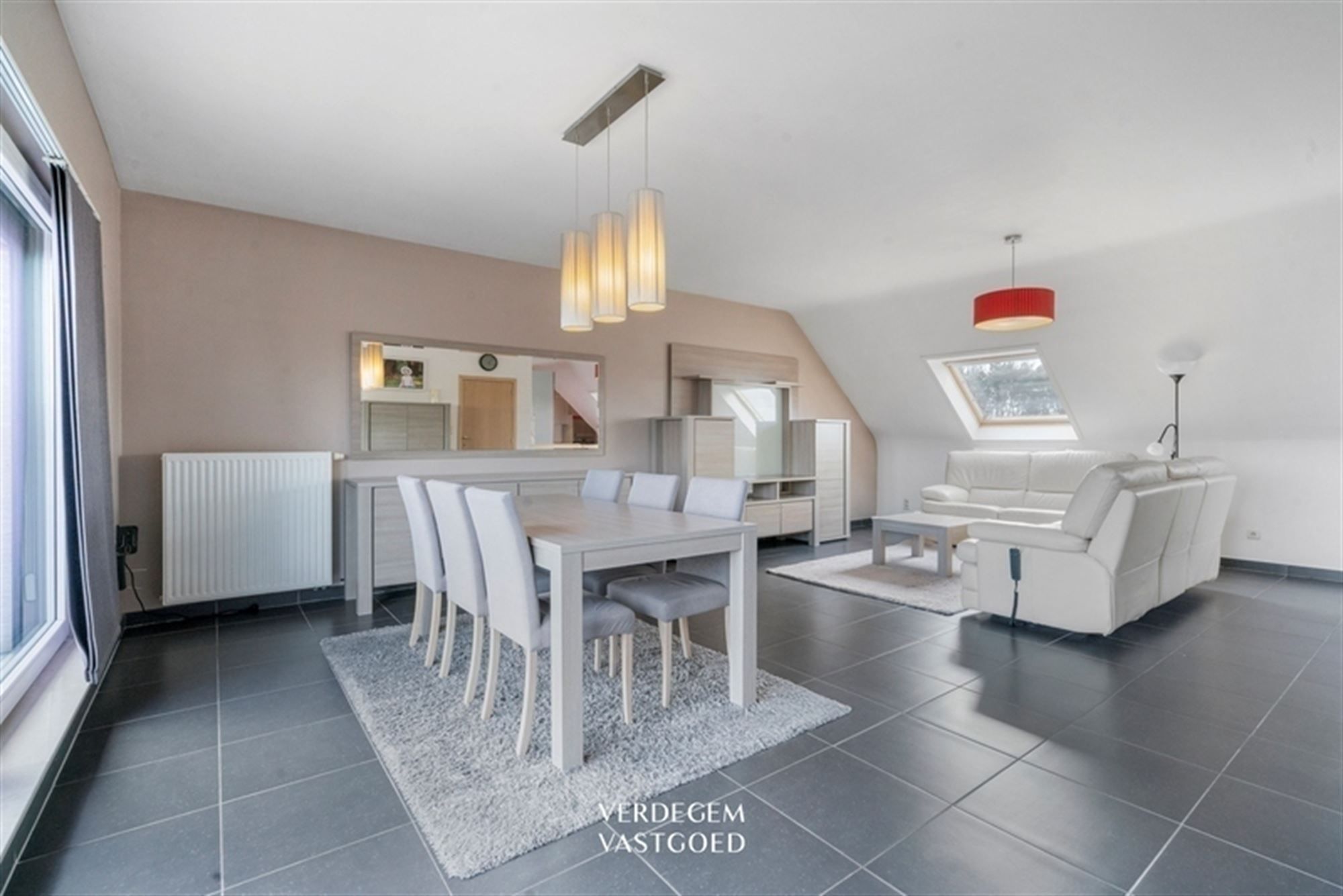 Ruim dakappartement met 2 slaapkamers en groot terras foto 5